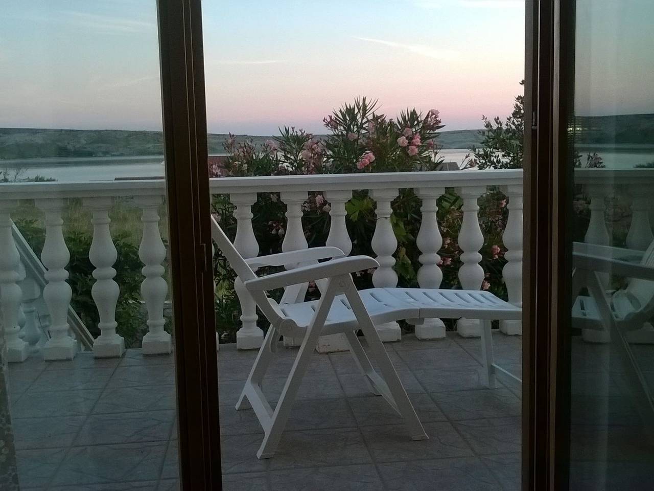Ganze Wohnung, Mit Blick auf das Wasser in Kustići, Pag