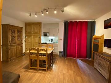 Gîte pour 4 personnes, avec vue et balcon dans Casino De Brides Les Bains