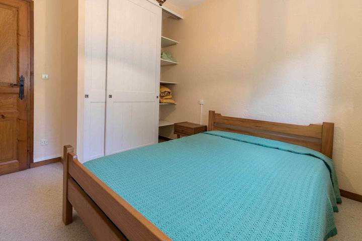 Gîte pour 3 personnes, avec jardin à Oô