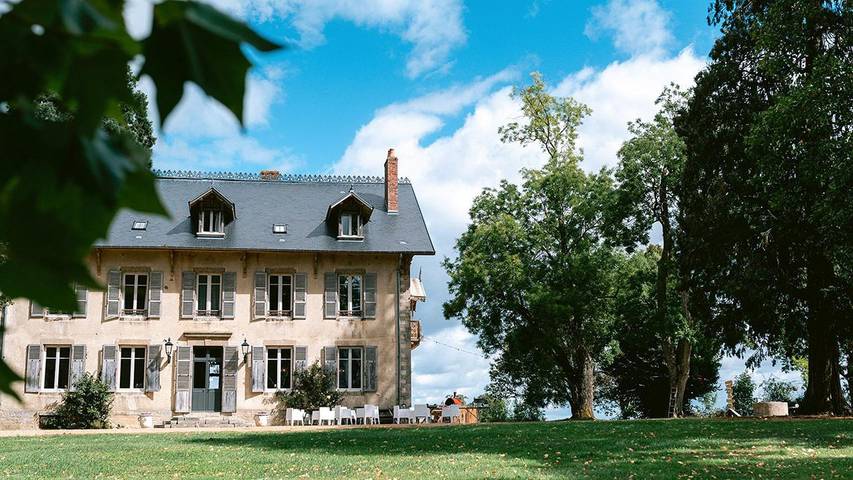 Gîte pour 6 personnes, avec jardin et terrasse, animaux acceptés à Saint-Saulge
