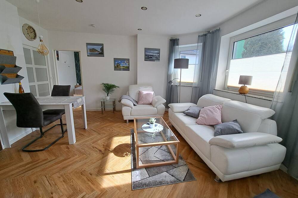 Ganze Wohnung, Ferienwohnung am Scharfenberg im Siebengebirge. Hunde herzlich Willkommen! in Königswinter, Rhein-Sieg-Kreis