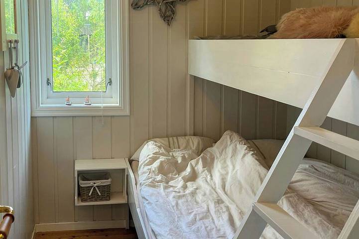 Ferienhaus mit Terrassen an drei Seiten auf einer idyllischen Insel in Sandnes