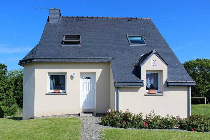 Gîte pour 5 personnes, avec terrasse ainsi que jardin et piscine, animaux acceptés à Plourivo - 3