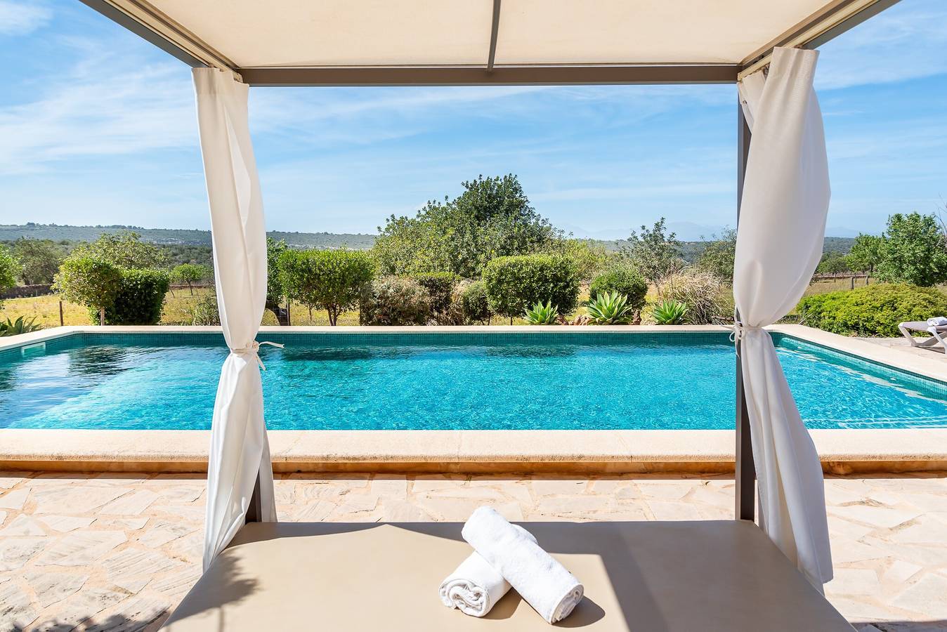 Maison de campagne "Ses Cases" avec vue sur la montagne, piscine privée et Wi-Fi in Manacor, Majorque de l'Est