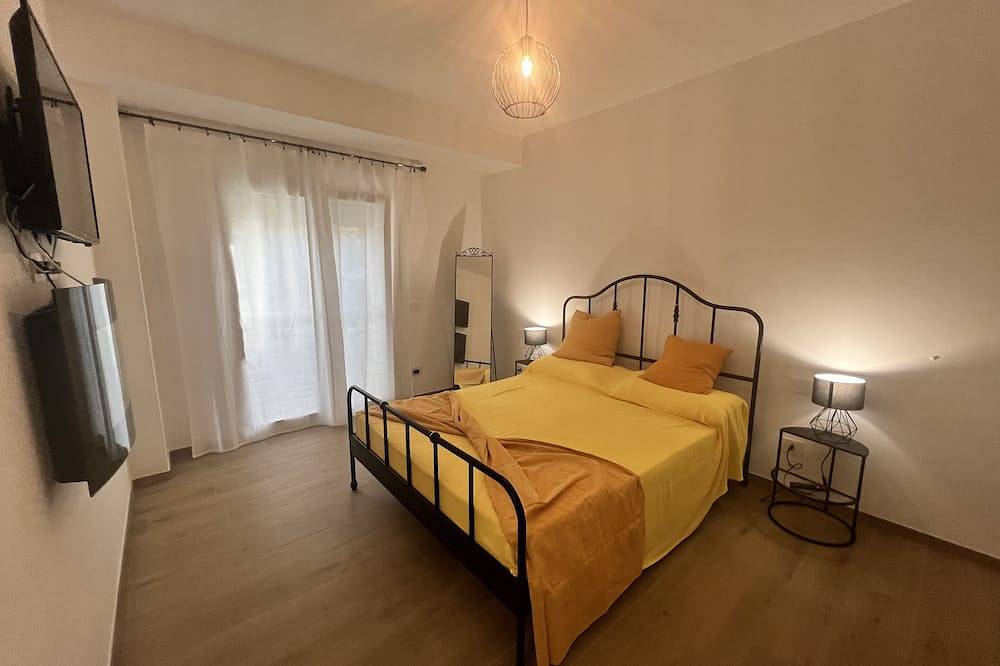 Entire apartment, The Platani Home Free Parking in Nettuno, Rome Province