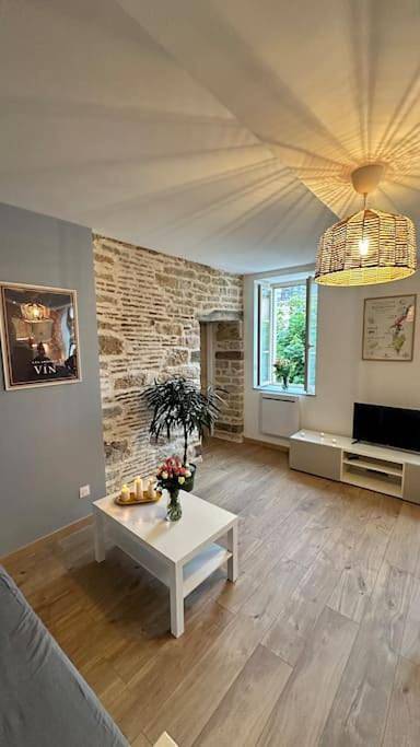 Appartement entier, One-Bedroom Apartment in Couchey, Région de Dijon