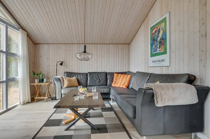 Stunning home in Fjerritslev w/ 4 Bedrooms, Sauna and WiFi in Thorup Strand, Jammerbugt