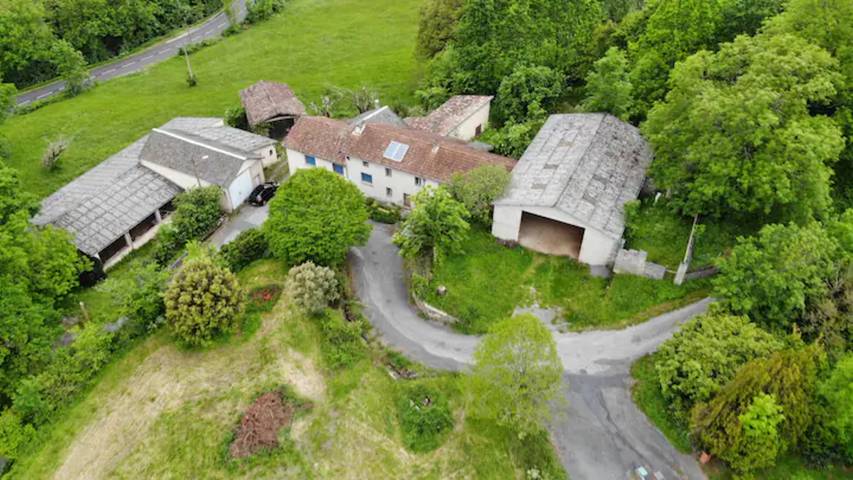 Location de vacances pour 8 personnes, avec Jardin à Boissezon