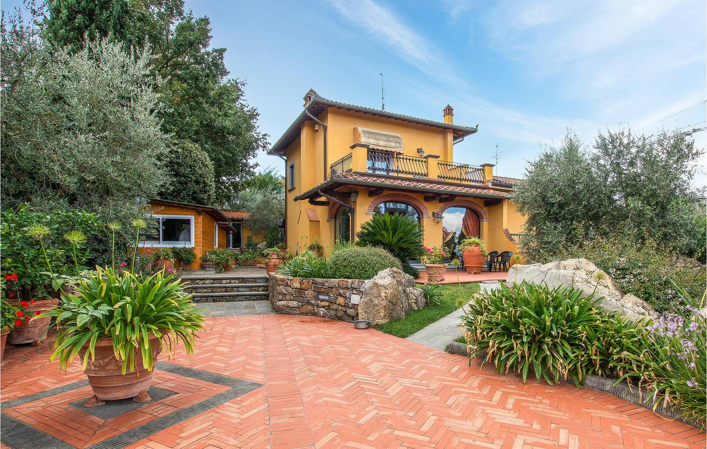 Geräumige 2BR Wohnung mit AC, Parkplatz, Garten & WiFi - 2km von der Stadt in Carmignano, Prato Provinz