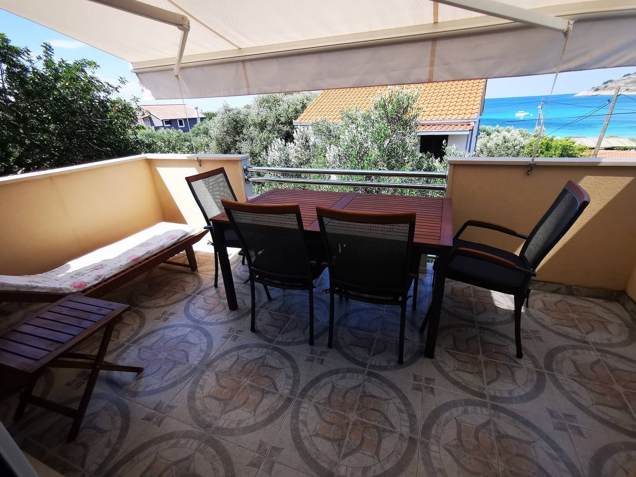 Entire apartment, Two bedroom apartment with terrace and sea view Drvenik Mali, Drvenik A-16787-b in Drvenik Mali and Veli