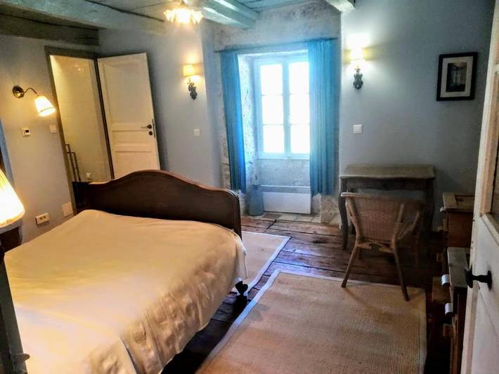 Location de vacances pour 2 personnes, avec vue et terrasse ainsi que piscine et jardin à Sérignac - 4