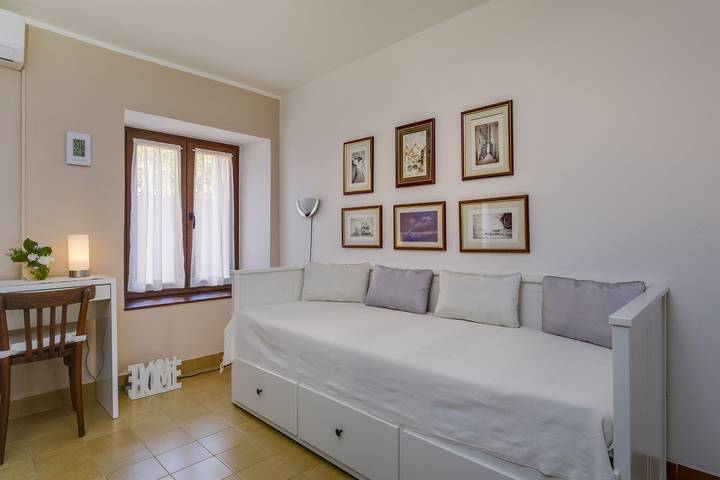 Ganze Wohnung, Neu renovierte Wohnung Jelena 1, für 4 Personen, in Veli Lošinj. Die Wohnung verfügt über ein Schlafzimmer, Badezimmer, Wohnzimmer, Esszimmer und Küche. in Veli Losinj, Lošinj (Kvarner Bucht)