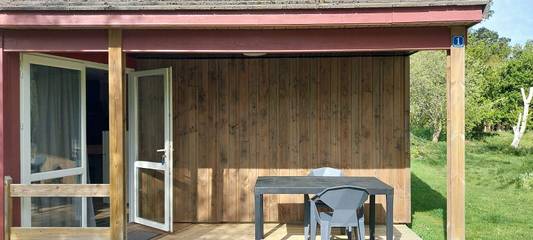 Chalet pour 5 personnes, avec terrasse ainsi que piscine et jardin, animaux acceptés en Cotes-d'Armor