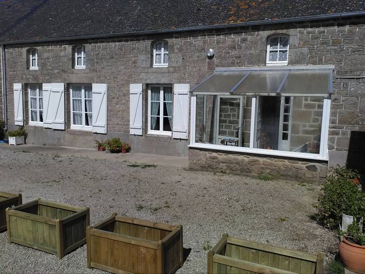 Gîte pour 4 personnes, avec jardin à Réville