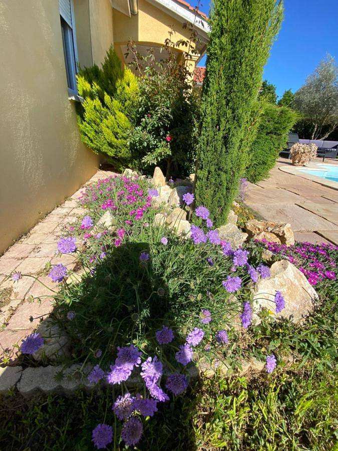 Location de vacances pour 4 personnes, avec jardin et piscine, adapté aux familles à Gleizé - 4