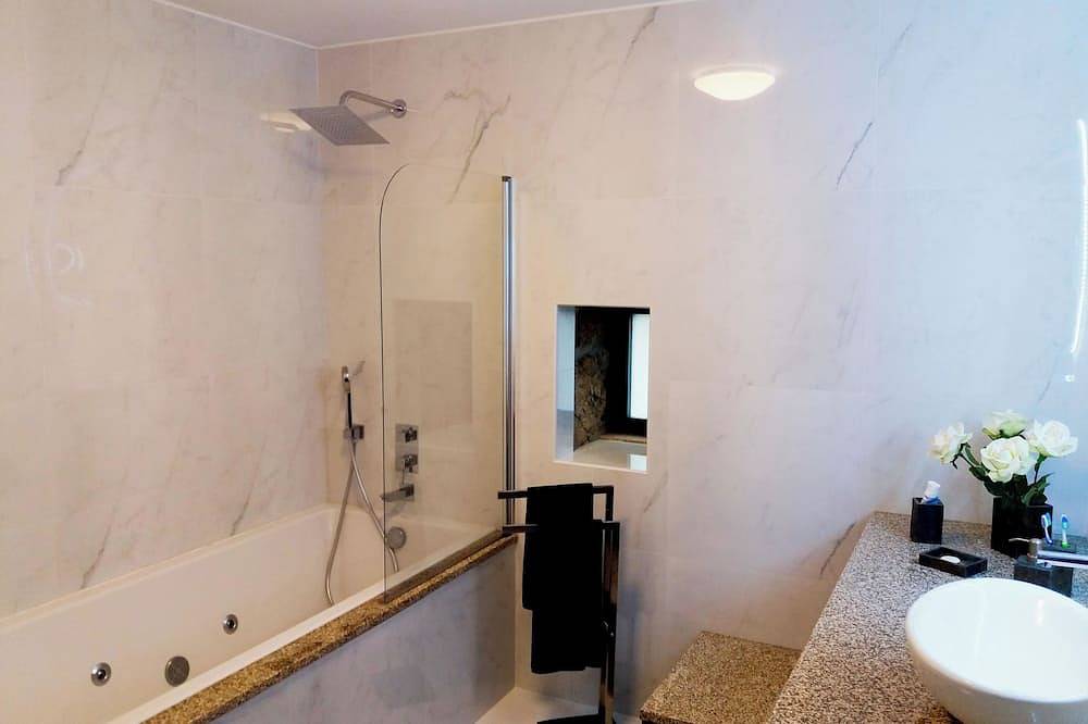 Mirão House in Santa Marinha do Zêzere, Douro-Tal