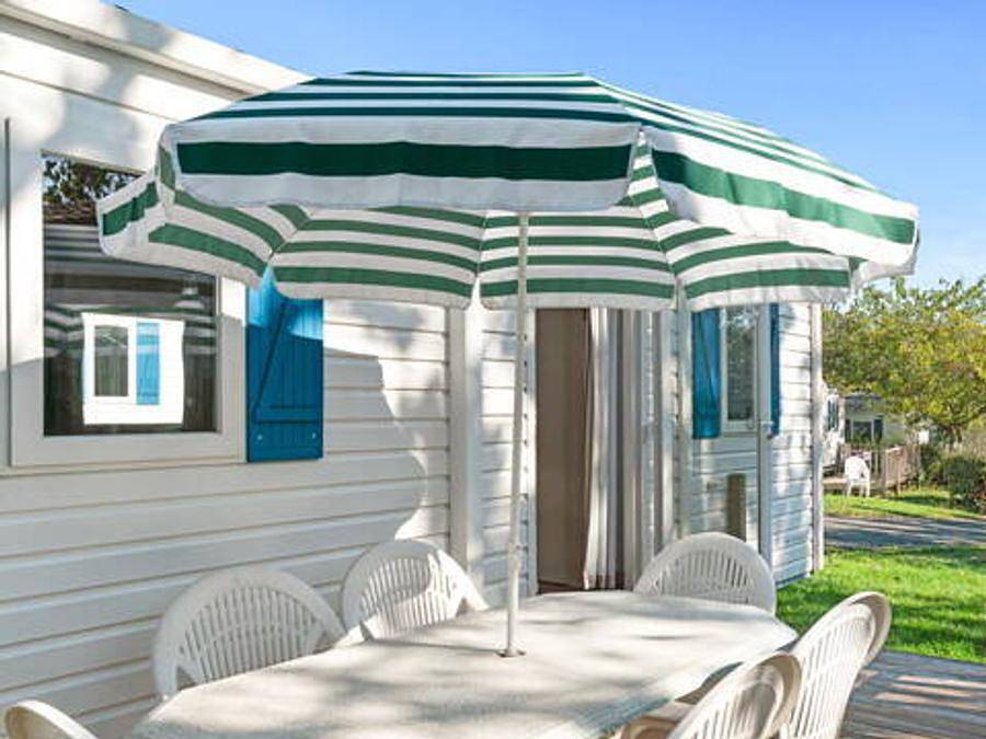 Camping Le Chêne Gris - Mobilhome 4 personas - Classic | 2 Dormitorios | 4 Pers. | Terraza elevada no cubierta | 2 baños | Aire acondicionado in Faremoutiers, Sena y Marne