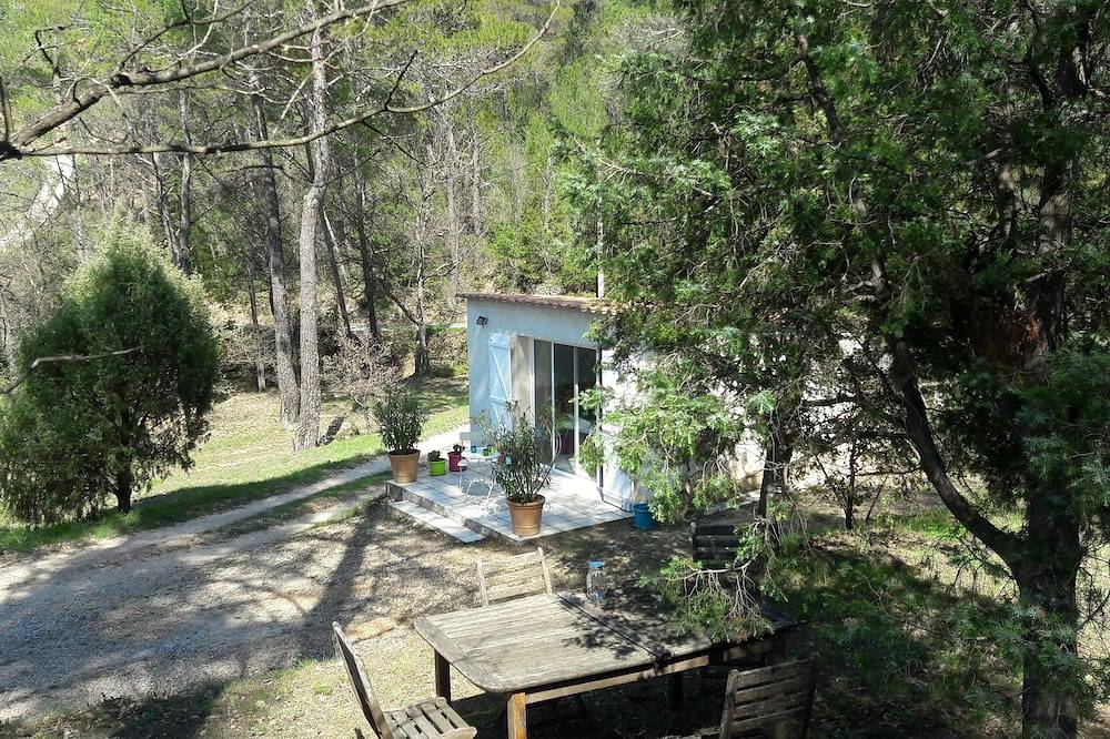 In the heart of nature, a welcoming nest with swimming pool to recharge your batteries in Barjols, Brignoles region