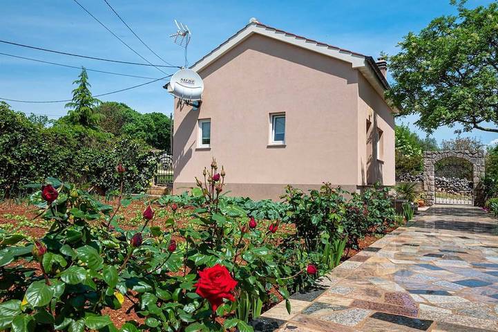Ferienhaus für 4 Personen, mit Terrasse und Garten