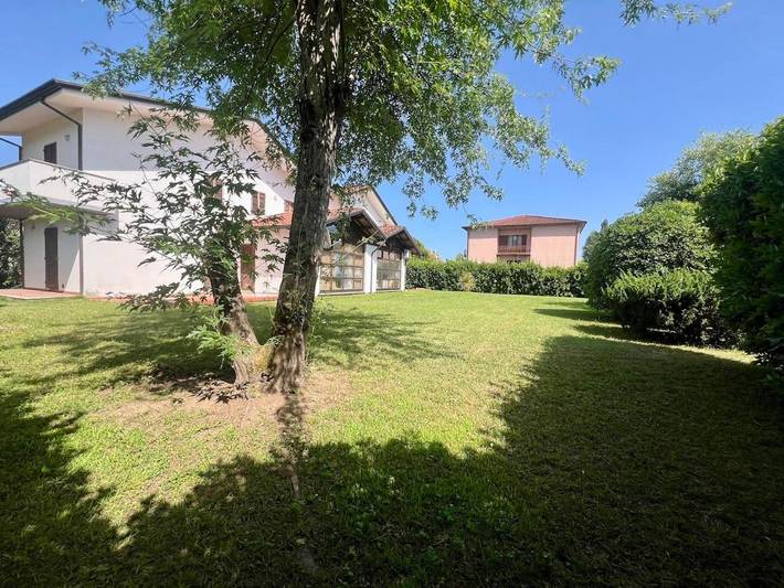 Villa für 4 Personen, mit Balkon und Terrasse sowie Garten und Ausblick in Massa - 3
