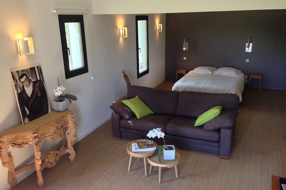 Mas des Akènes (2 gites de 2 personnes, enfants non admis) in Cairanne, Vaucluse