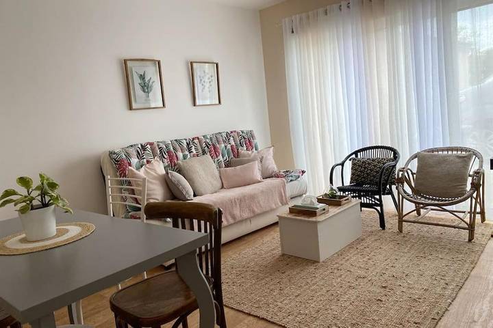 Gîte pour 4 personnes, avec terrasse dans Charbuy