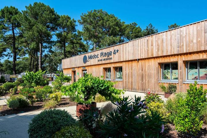 Camping für 4 Personen, mit Terrasse in Vendays-Montalivet - 3