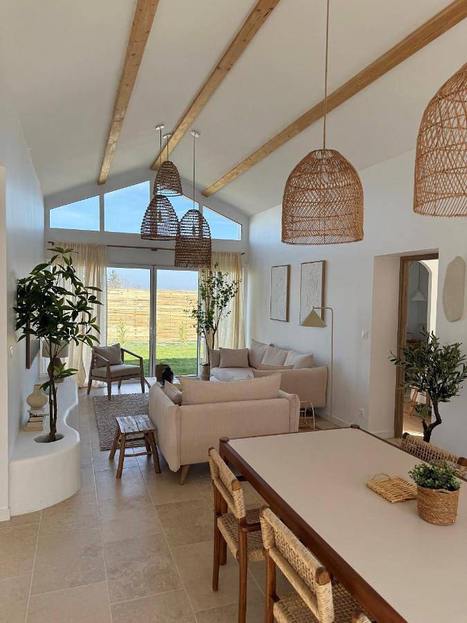 Location de vacances pour 8 personnes, avec Jacuzzi ainsi que Terrasse et Jardin dans Colombiers (Vienne)