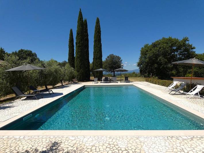 B&b per 9 persone, con panorama e piscina nonché giardino in Narni