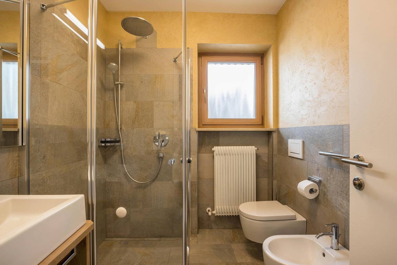 Appartamento intero, Appartamento "Runcac Plaies" con vista sulle montagne, Wi-Fi e balcone in San Vigilio di Marebbe, Marebbe