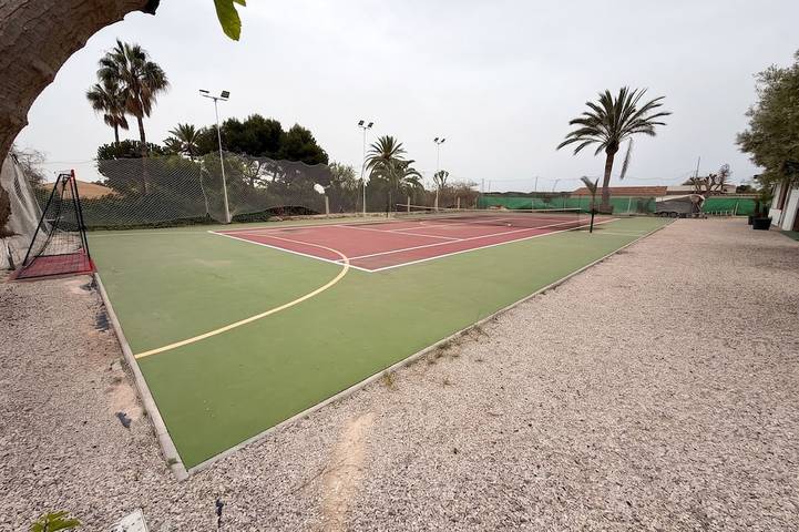 Homerez - Villa mit Pool in Alicante in La Marina, Elche