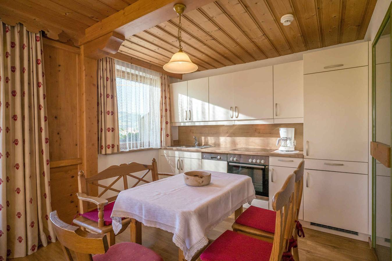 Geheel vakantieappartement, Vakantieappartement met tafeltennis en sauna in Westendorf (Tirol), Kaisergebirge