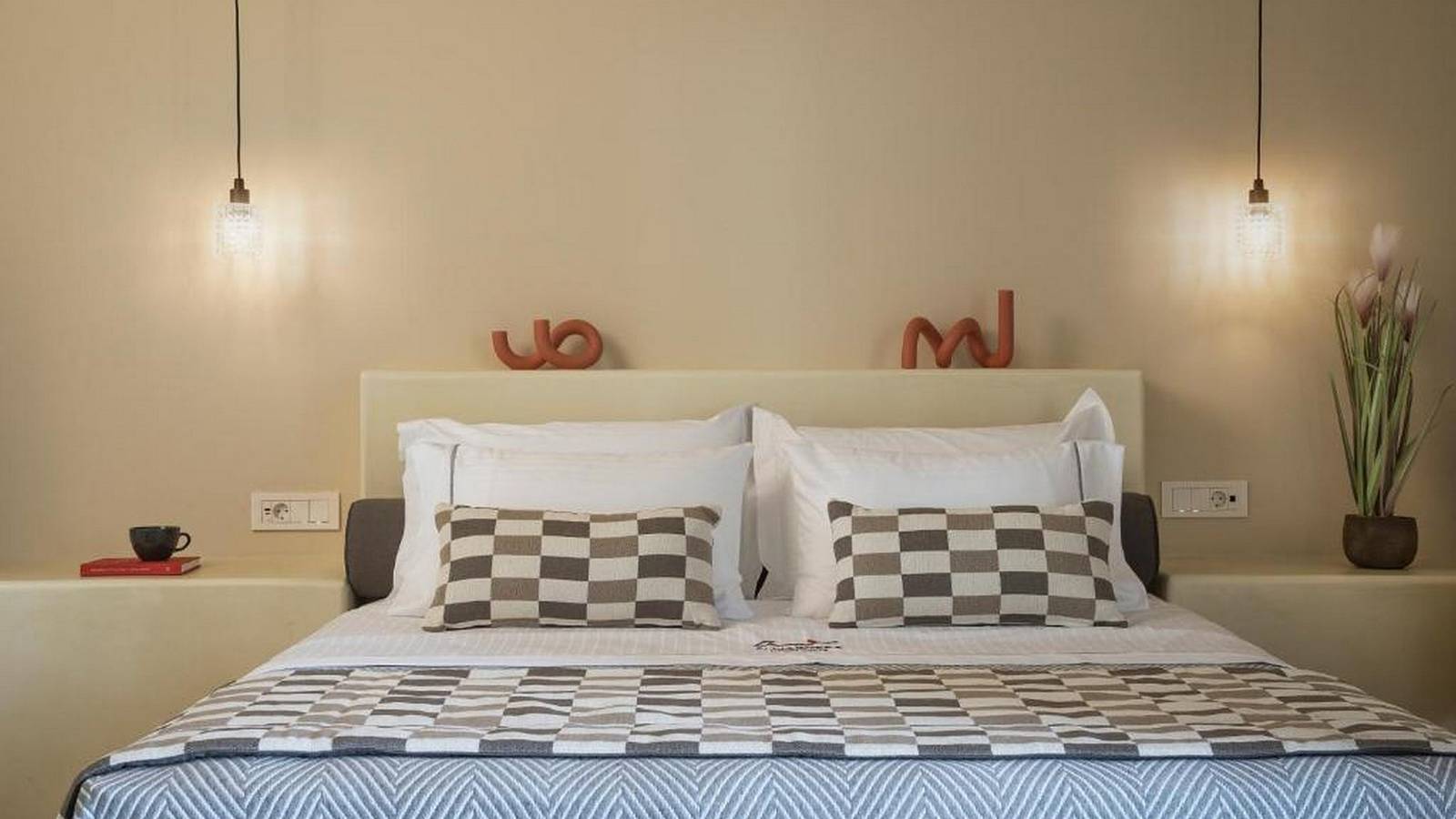 Exquisite Santorini Villa | 1 Bedroom | Villa Kurosaki | Breathtaking Sea Views and Outdoor Heated Pool | Imerovigli in Vourvoulos, Santorini