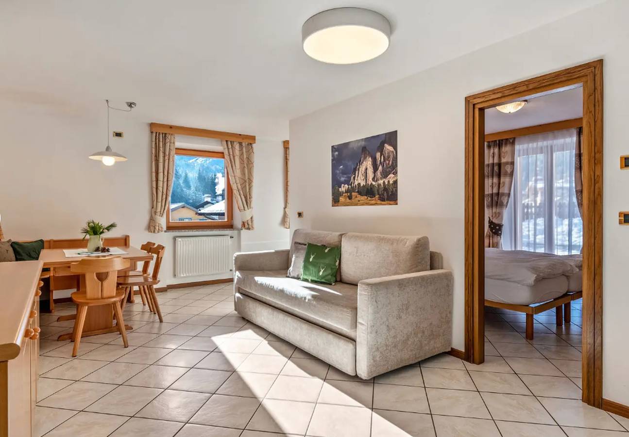Appartamento intero, Appartamento 'Appartamento Cima Undici' con vista sulle montagne, terrazza condivisa e Wi-Fi in Soraga, Dolomiti Superski