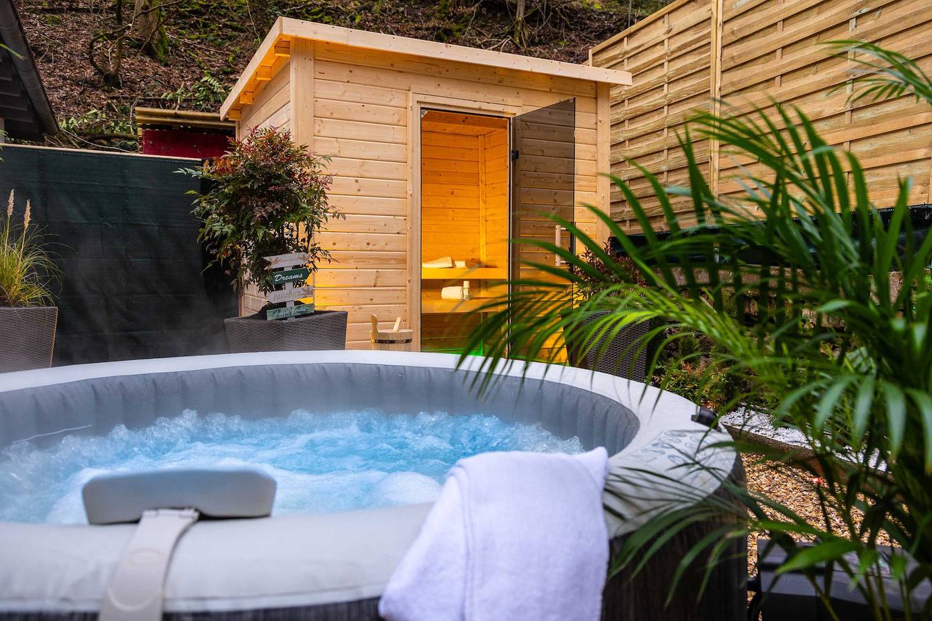 Rheinsteig Chalet | Whirlpool-Sauna-Billard-Kicker in Bendorf, Landkreis Mayen-Koblenz