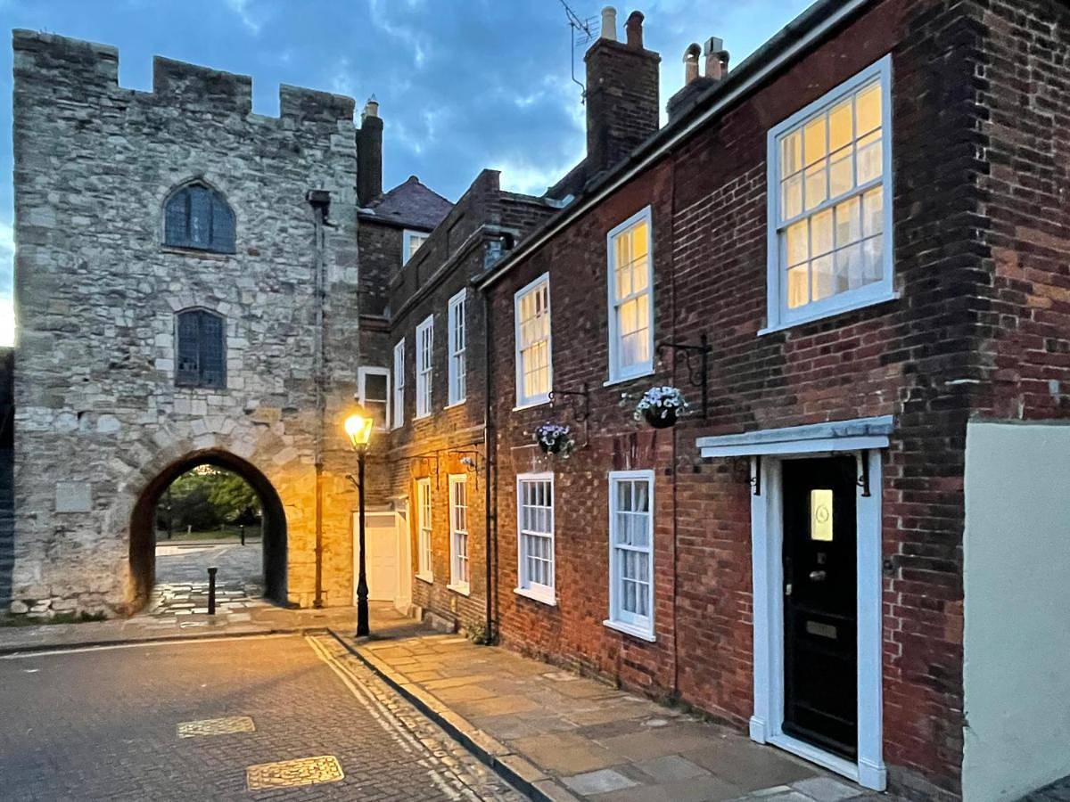 Three-Bedroom Townhouse in Southampton, South East England
