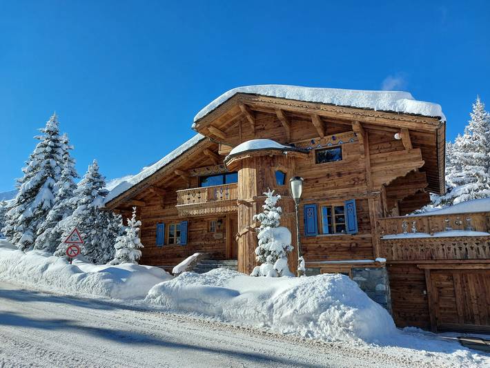 Chalet pour 12 personnes, avec Jacuzzi et Terrasse ainsi que Piscine et Sauna dans Courchevel 1850