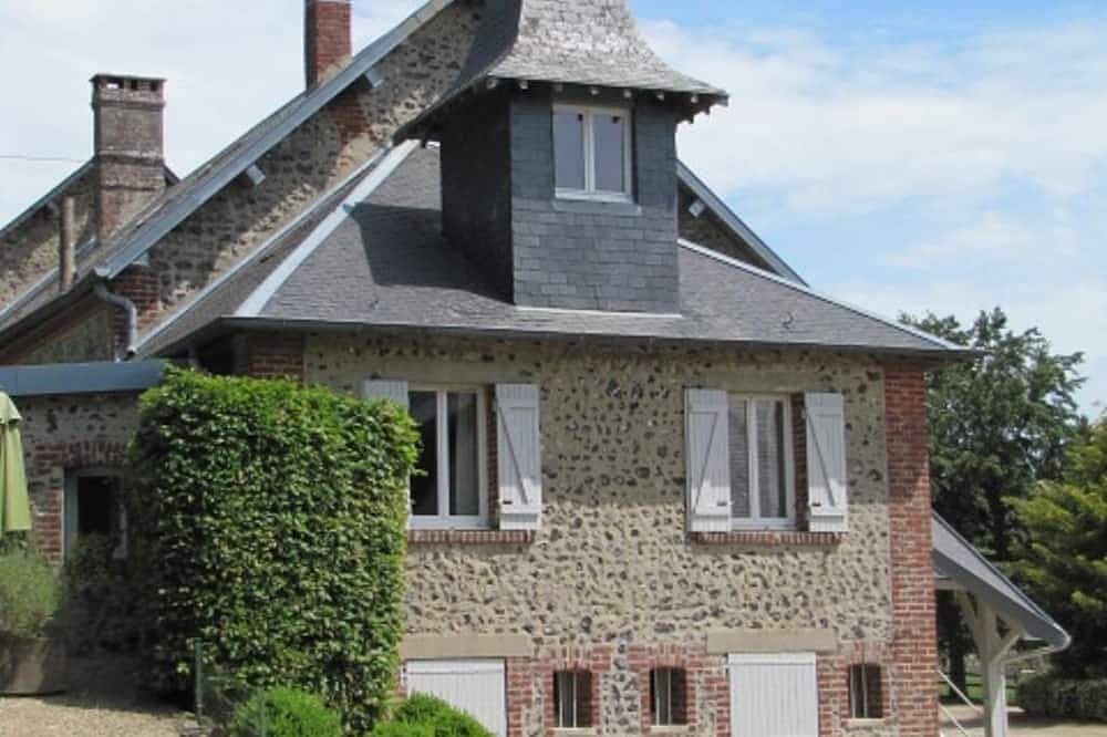 The farm Courcelles, in the countryside and Guise! in Guisa, Aisne