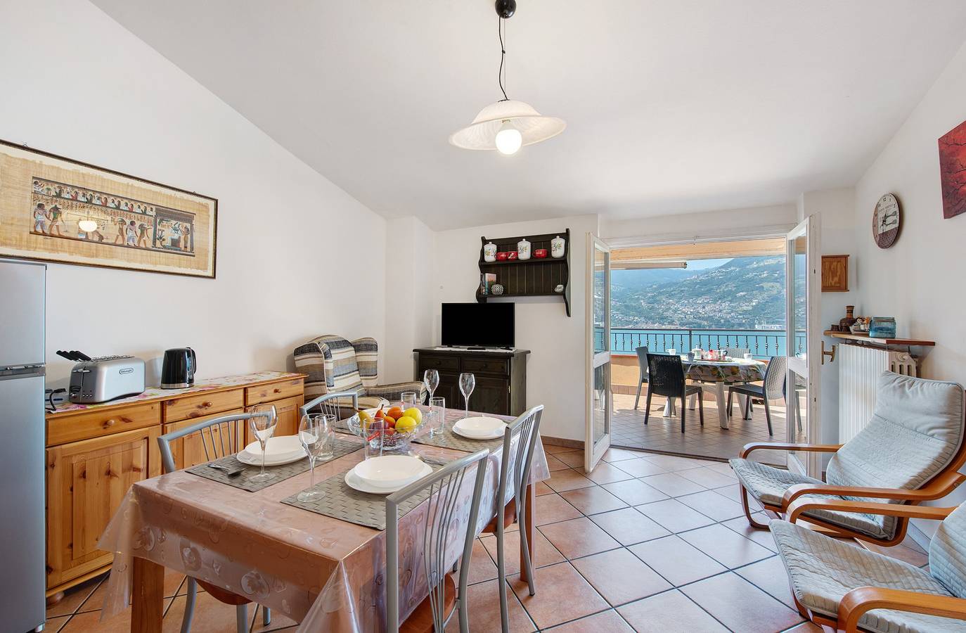 Apartamento inteiro, Apartamento de férias "Bella Isola" com vista para o lago, terraço privado e Wi-Fi in Menzino, Monte Isola