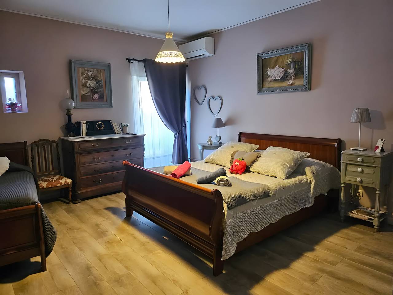 Chambre d'hôtes 'Suite Familiale Guy De Maupassant' avec terrasse partagée, Wi-Fi et climatisation in Bernis, Région de Nîmes