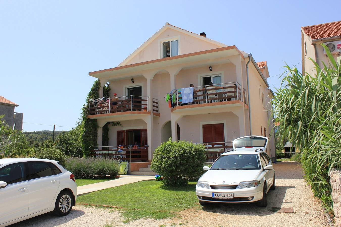 Ganze Wohnung, 1-Zimmer-Ferienwohnung mit Terrasse und Meerblick Kraj, Pasman A-8247-e in Ugrinici, Kraj
