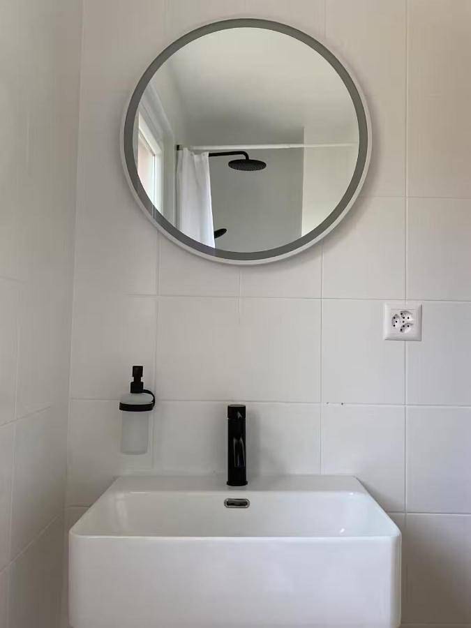 Gîte pour 2 personnes, avec vue sur le lac ainsi que vue et balcon à Port-Valais - 2