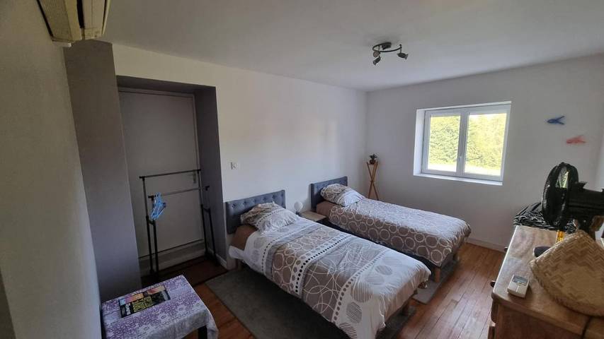 Gîte pour 2 personnes, avec Terrasse et Jardin ainsi que Piscine et Vue dans Four
