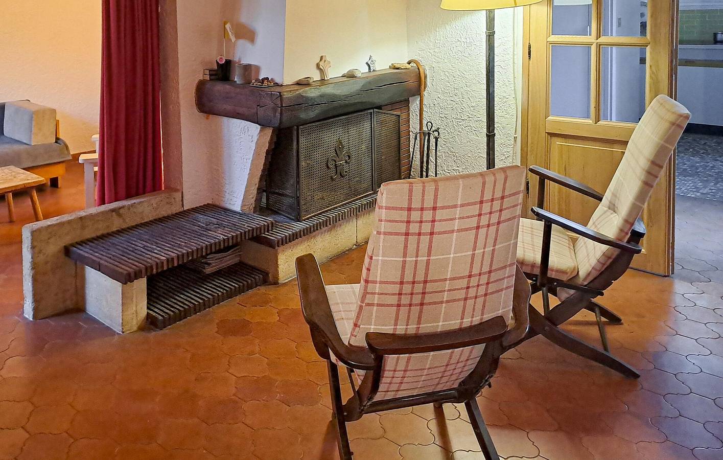 Cosy Apartment: Parking, TV, Heating, Kitchen, River 2km in Roquebrune-sur-Argens, Mediterranean Coast (France)