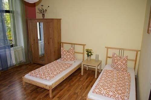 Ganze Ferienwohnung,  3R Fewo bis 8 Personen zentral T8 in Cotta, Dresden