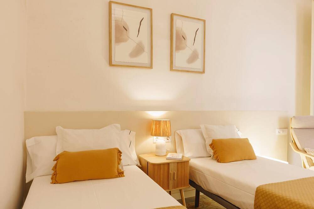Appartamento intero, Bravissimo Ciutadans, comfortable and 4 bedrooms in Girona, Gironès