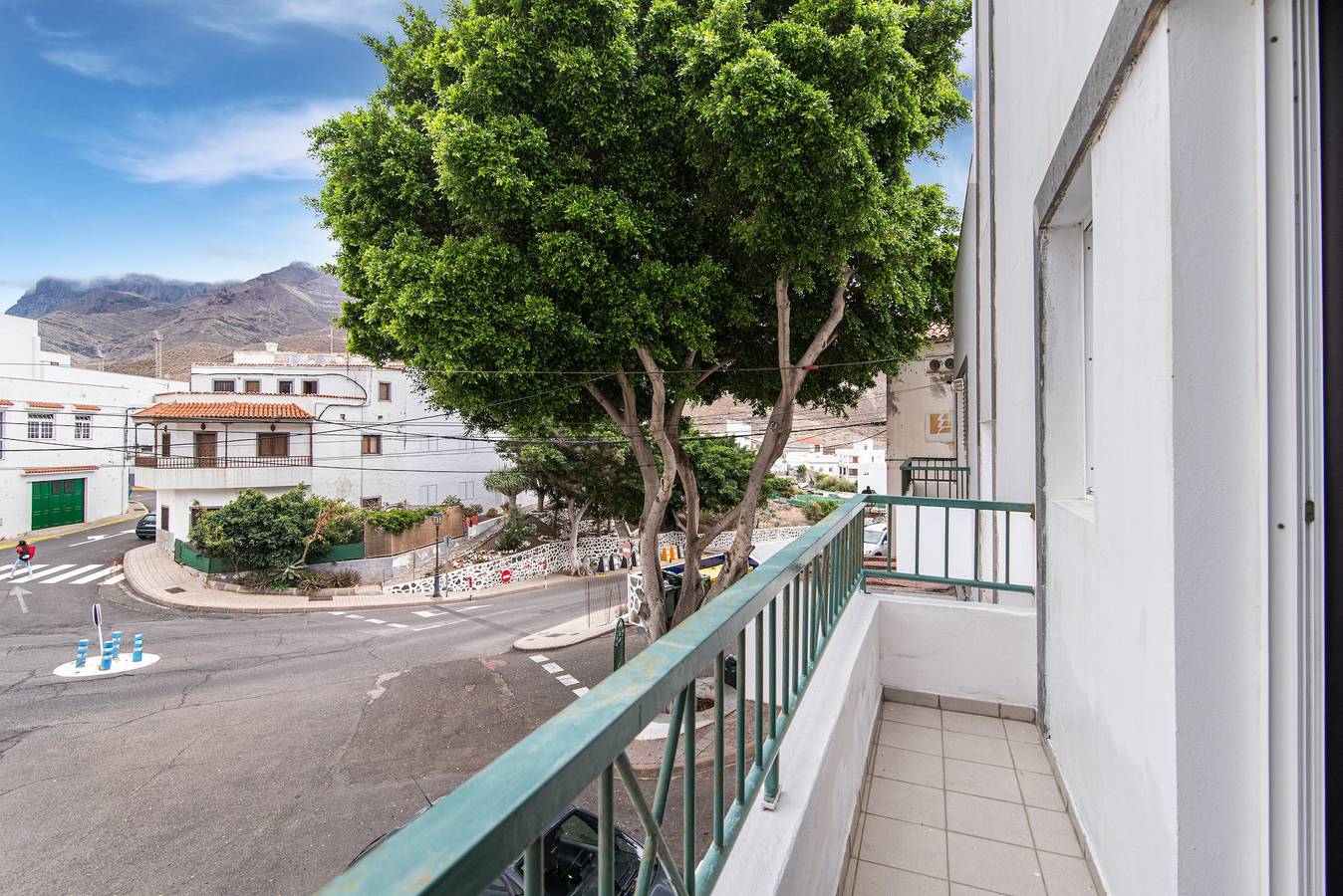 Holiday Home 'Bright' with Mountain View, Balcony and Wi-Fi in Villa de Agaete, Agaete