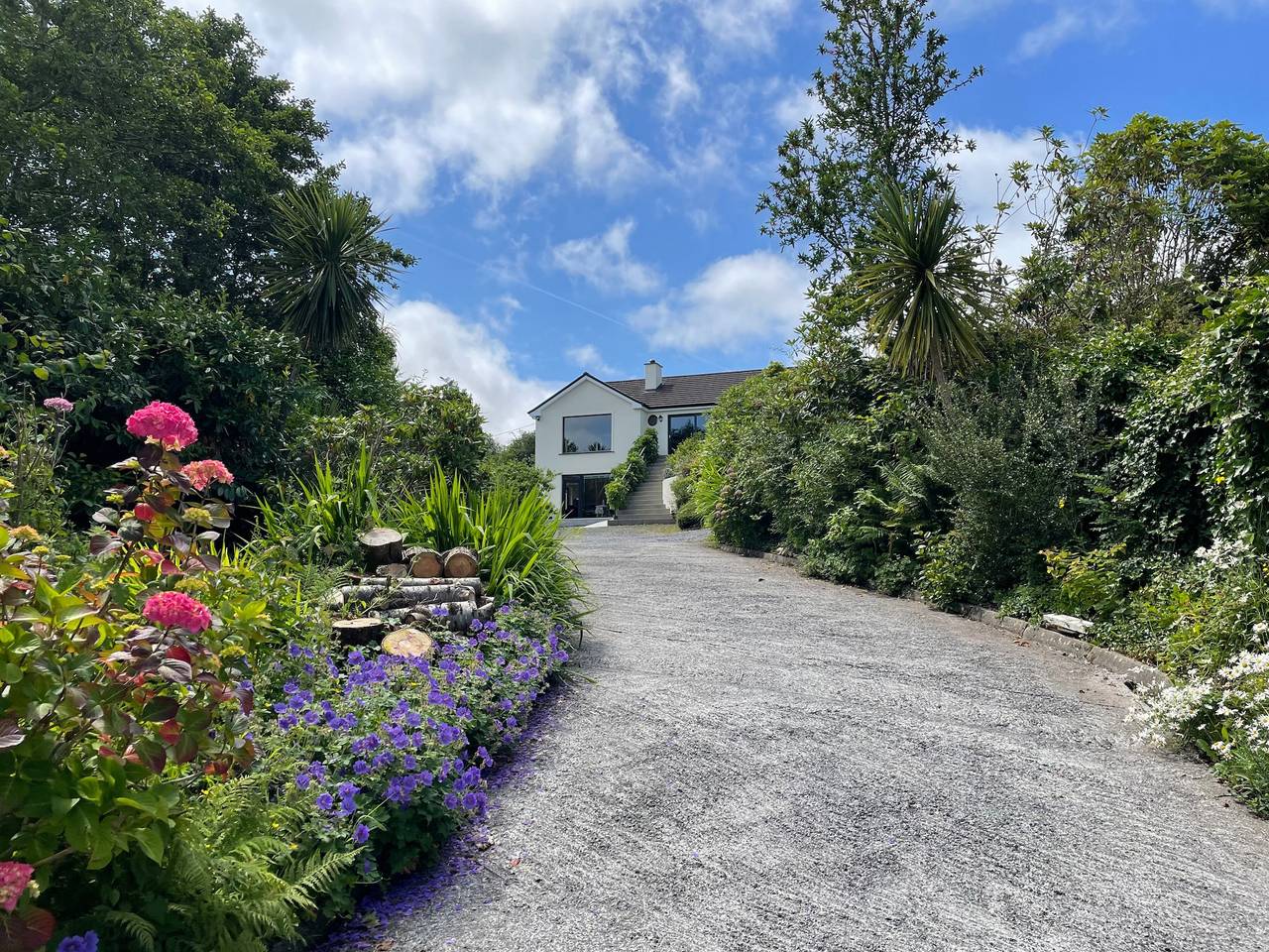 Entire holiday apartment, Lakeside Apartment Retreat in Oughterard Connemara in Oughterardc ED, Connemara