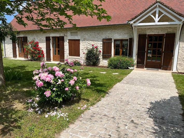 Gîte pour 8 personnes, avec piscine ainsi que vue et jardin à Monsaguel