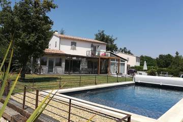 Gîte pour 8 personnes, avec jardin et balcon à Viens